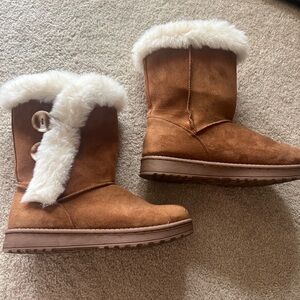Kohl’s So boots faux white fur inside chestnut color size 7